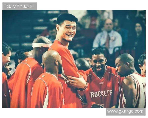 莫布里精彩助攻姚明展现完美配合引发球迷热议 莫布里精彩助攻姚明展现完美配合引发球迷热议